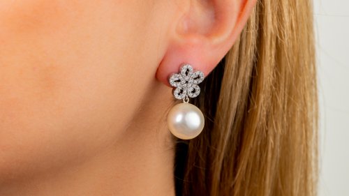 WHITE GOLD EARRINGS 18CT WITH WHITE DIAMONDS 0.24ct AND WHITE PEARLS