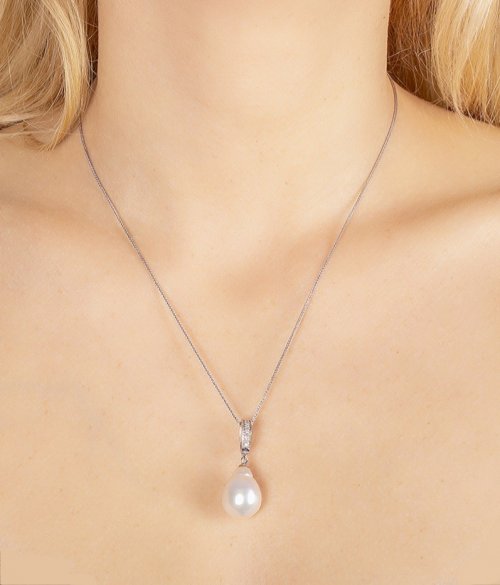 WHITE GOLD PENDANT 18CT WITH WHITE DIAMONDS 0.05ct AND WHITE PEARL